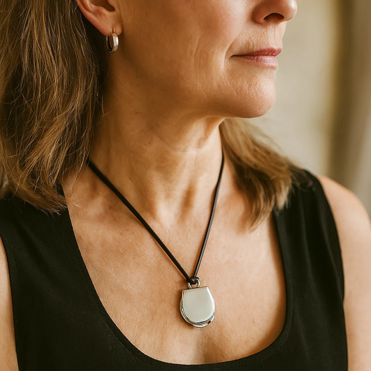 ENVYOU Moonlight Treasure Box Necklace