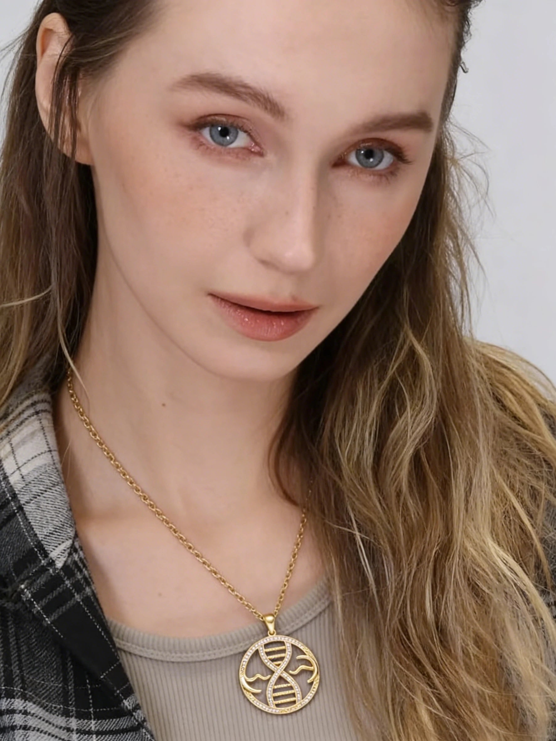 Meander Pendant
DNA Pendant
925 Silver Pendant
Greek Key Design
Tide Jewelry
Gene Jewelry 
Nature Inspired Jewelry
Silver Necklace
Symbolic Pendant
Meaningful jewelry 